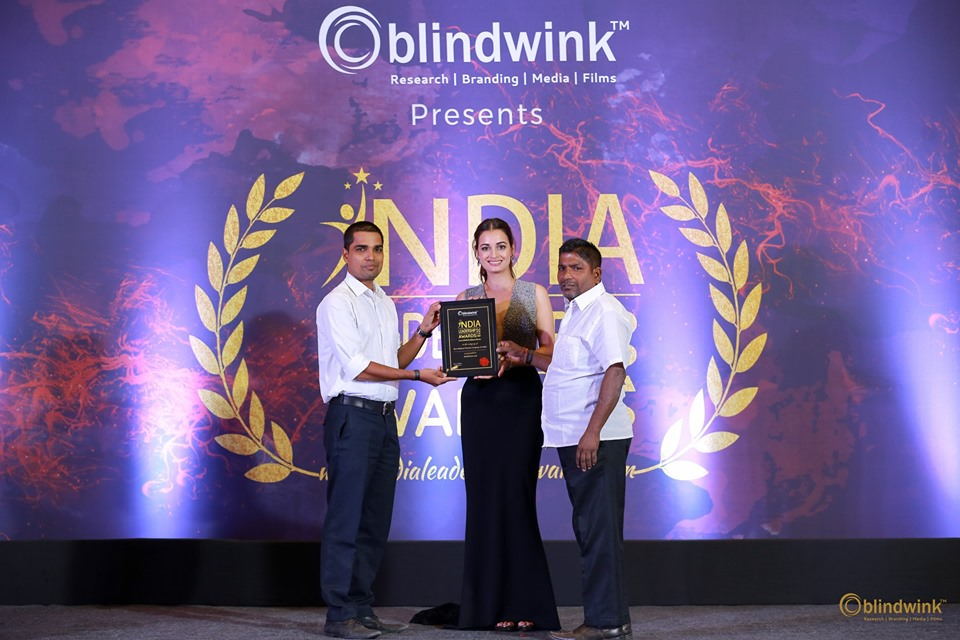 India Leadership Award received by Medifly Healthcare from actress Dia Mirza